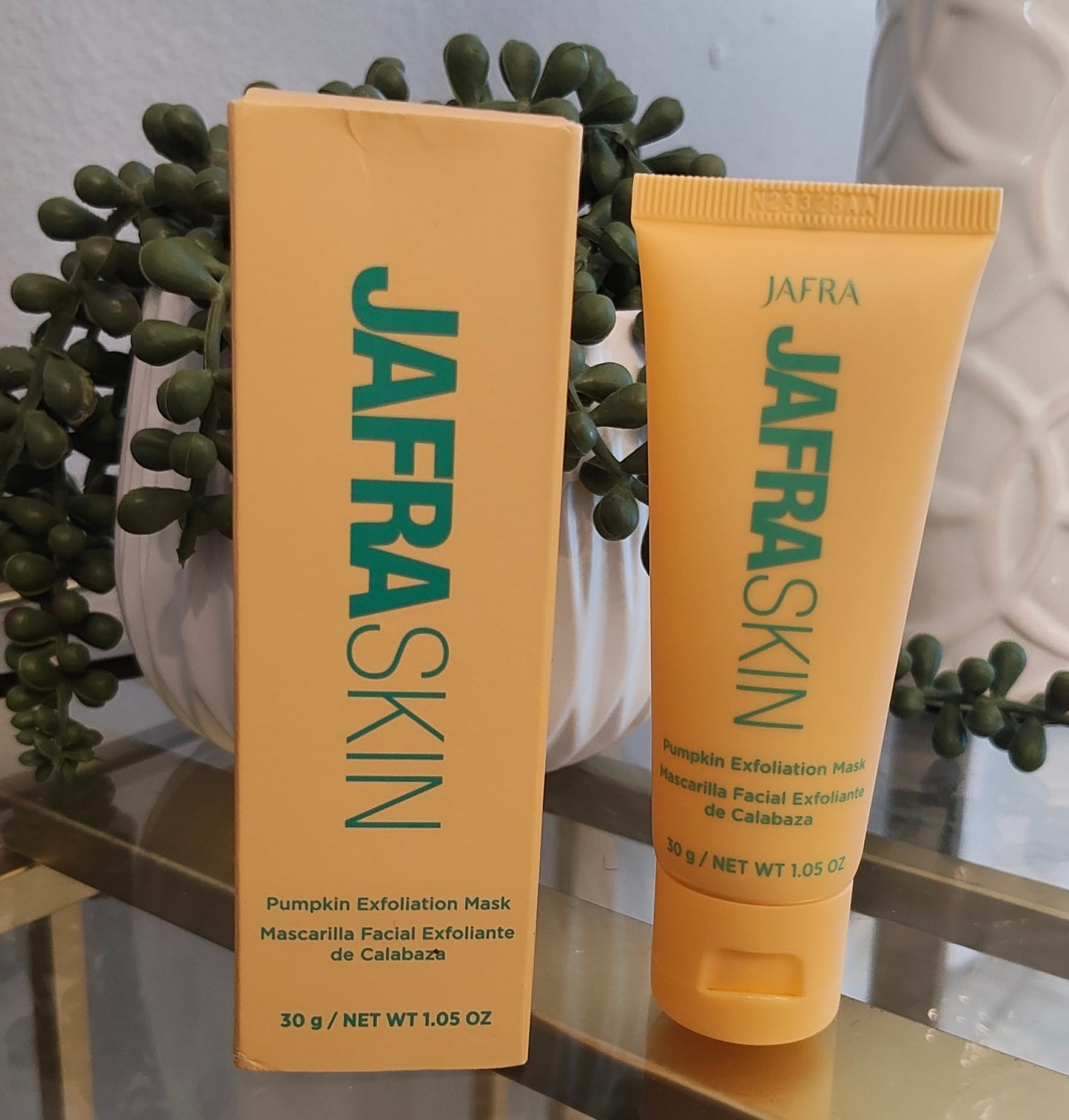 NIB JafraSkin Holiday Trio Skin care 4 PC Set Cleanser,Hydrator, Sun and Mask