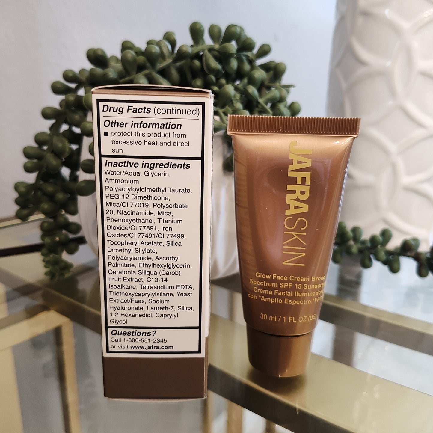 NIB JafraSkin Holiday Trio Skin care 4 PC Set Cleanser,Hydrator, Sun and Mask