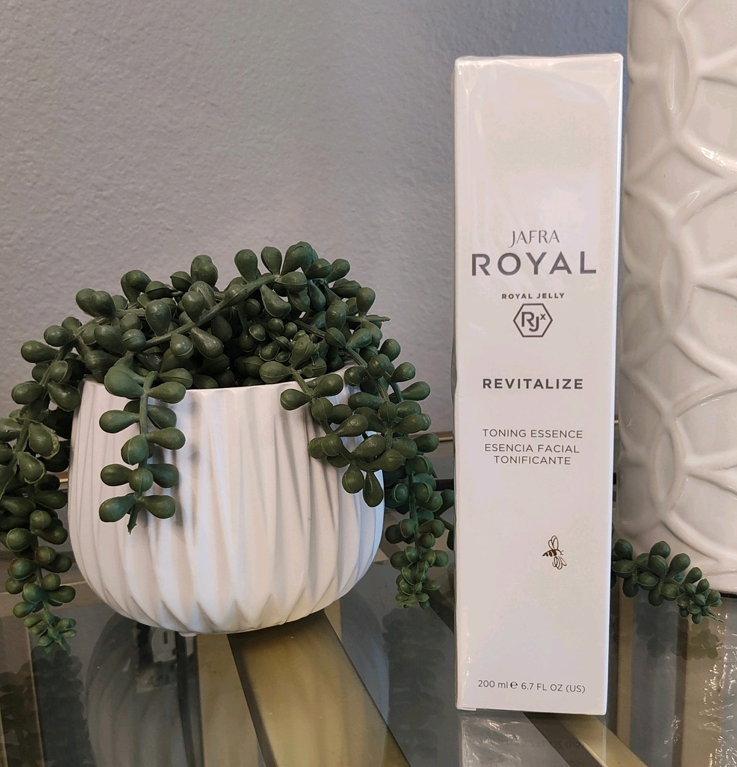 Jafra Revitalize Royal Jelly Toning Essence 6.7 fl oz Esencia Facial Tonificante
