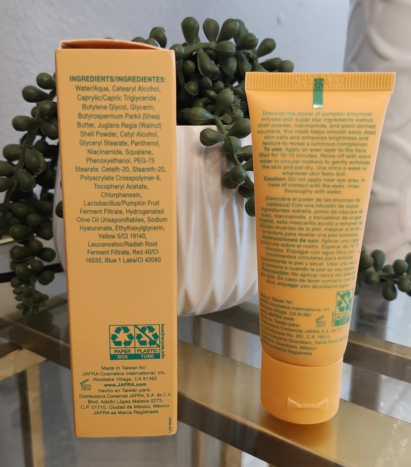 NIB JafraSkin Holiday Trio Skin care 4 PC Set Cleanser,Hydrator, Sun and Mask